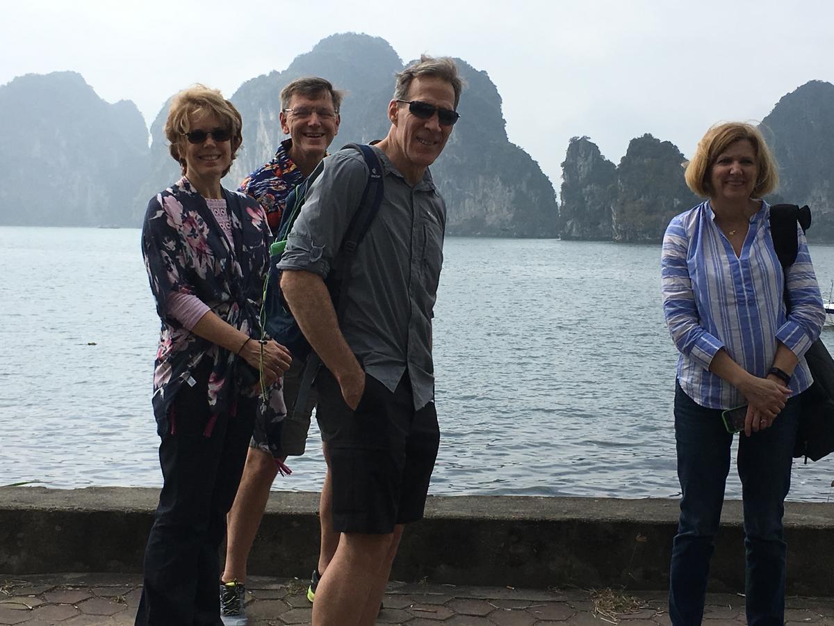 Halo Bay Homestay Hạ Long Exterior foto